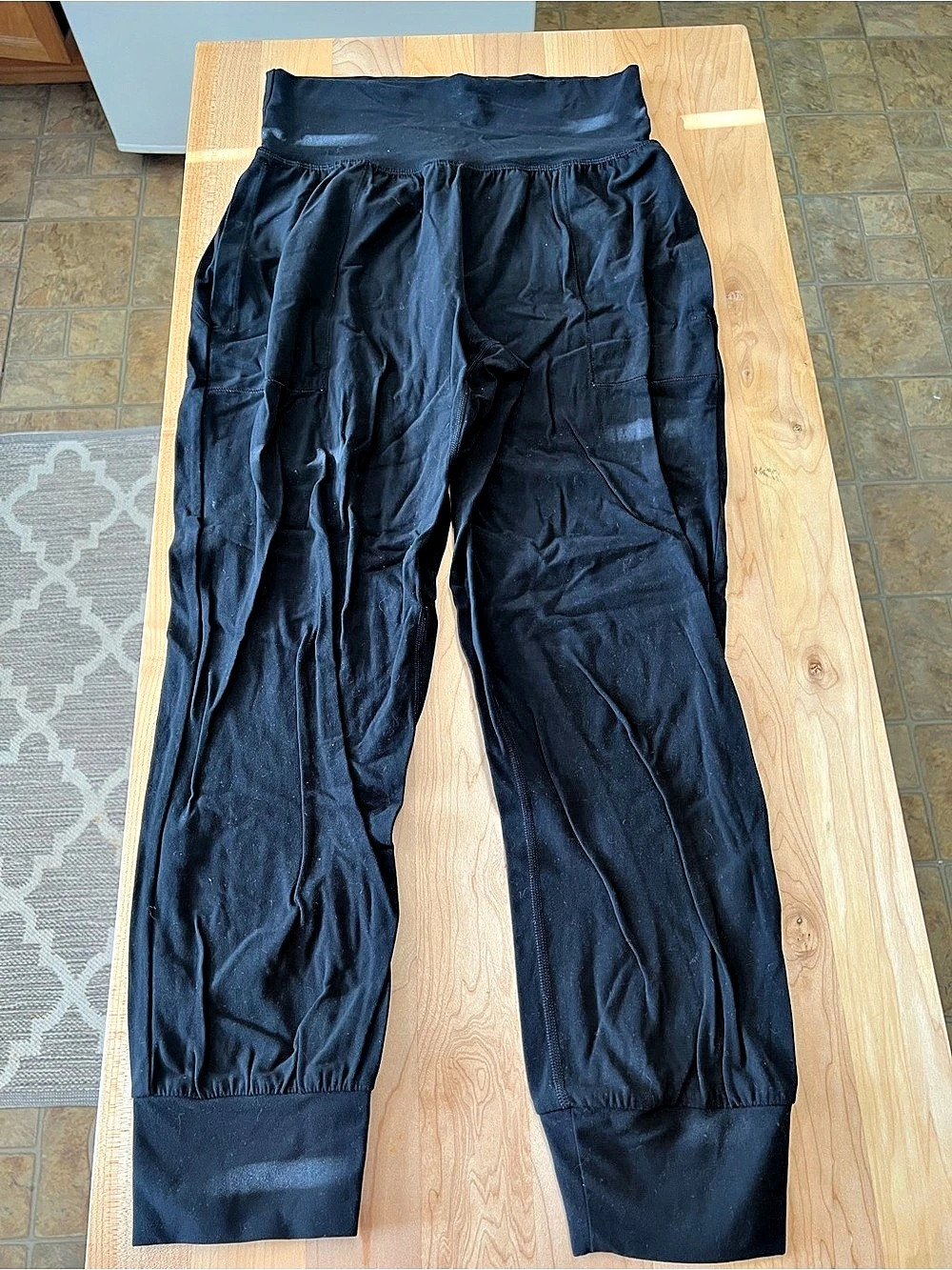 Athleta Cropped Salutation Jogger Pants in Black Small Tall